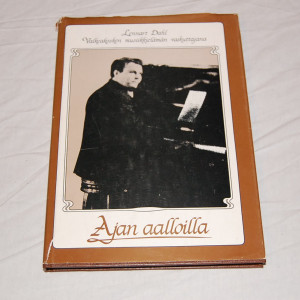 Anja Nieminen Ajan aalloilla